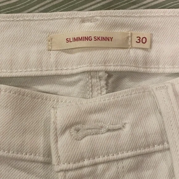 Levi’s 711 Slimming Skinny Jeans - Picture 4 of 8